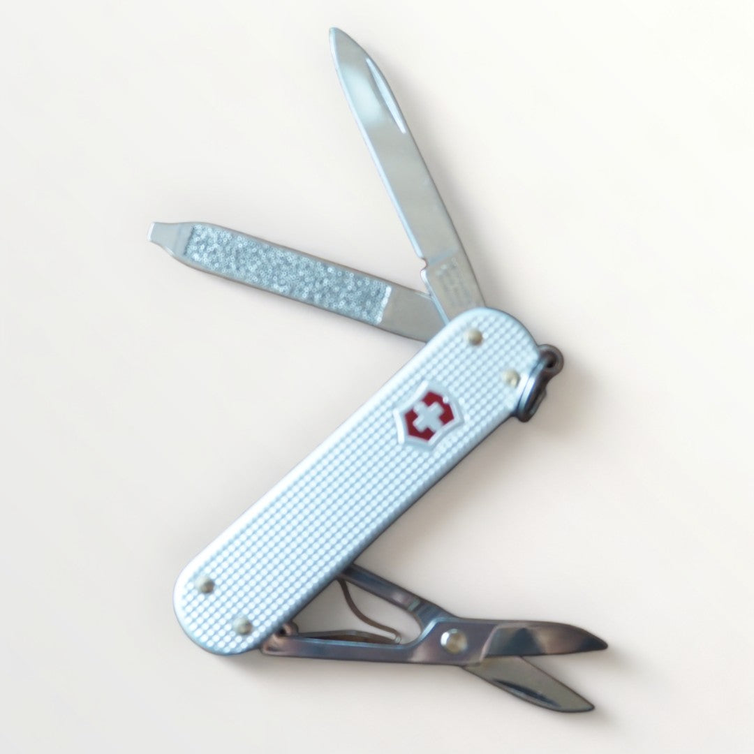 VICTORINOX クラシックSD ALOX