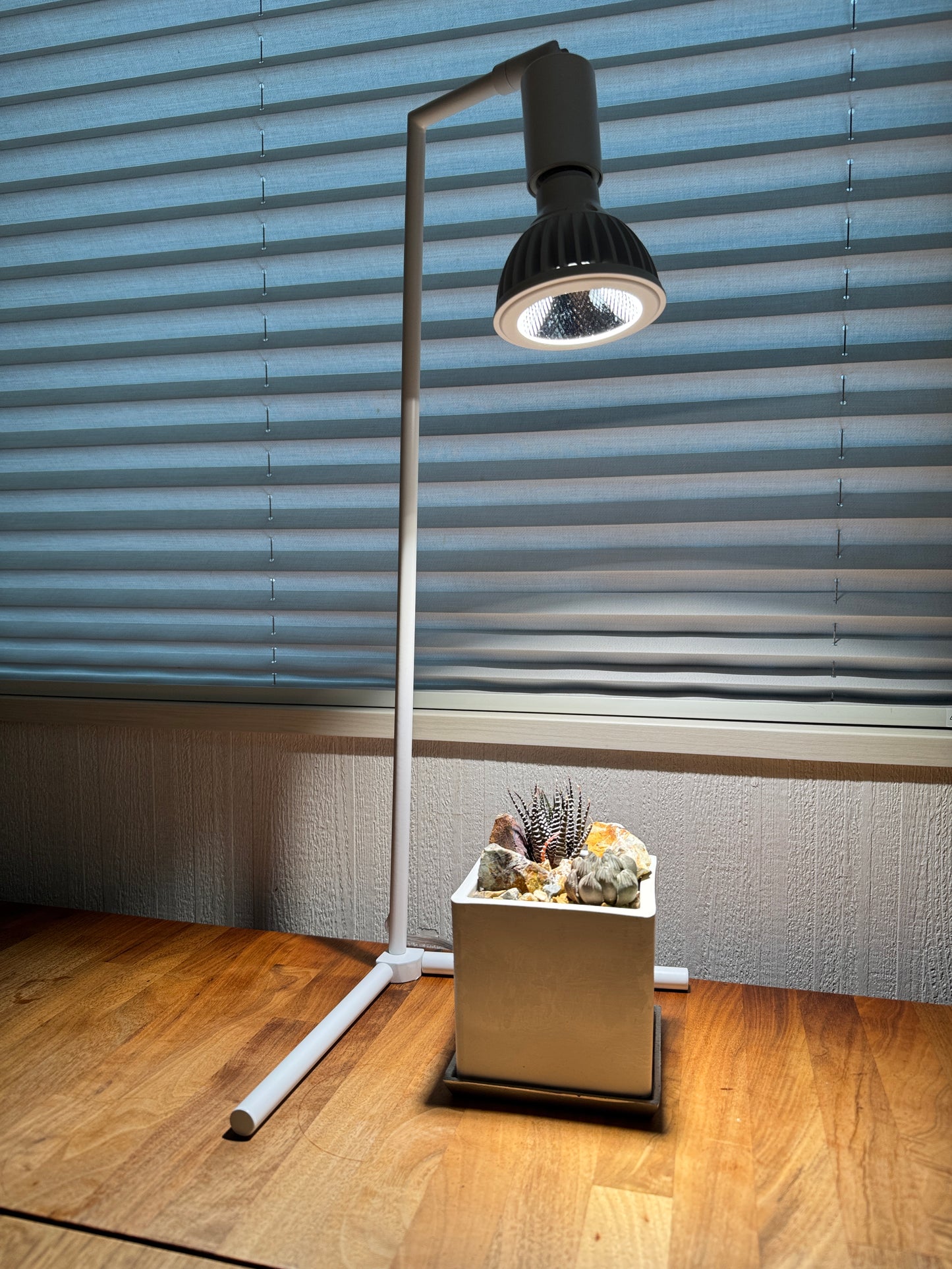 Akond フロアーライトスタンド54.6cmWH